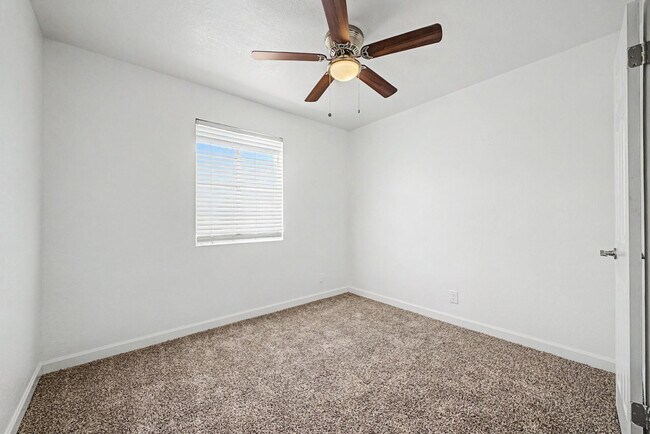 Building Photo - 3519 W Orchid Ln