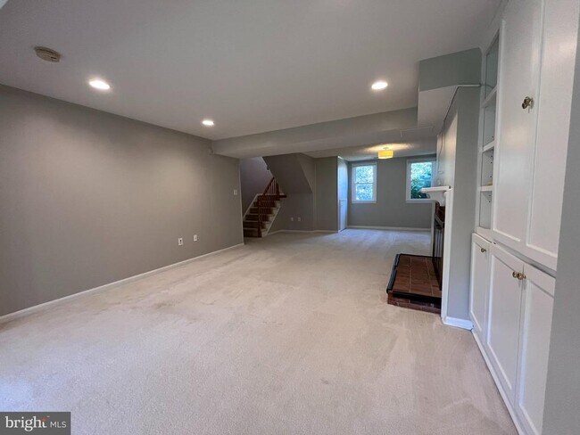 Building Photo - 6516 Cape Ct
