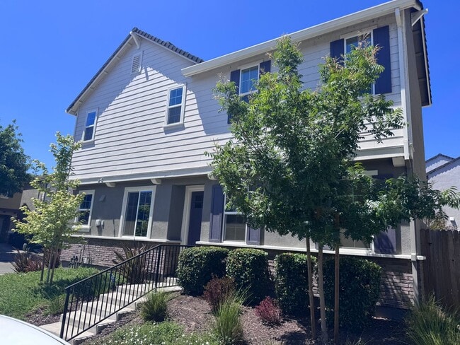 Building Photo - 3 BR/2.5BA | Newly Renovated Single Family Home | 1-Car Garage |Near Franklin Blvd!