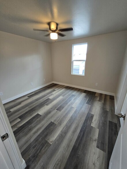 Building Photo - 2224 W Dunlop St