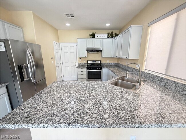 Building Photo - 5360 Cielo Oro St
