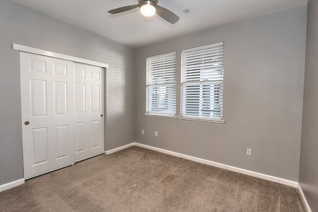 Building Photo - Beautiful Condo in Gated Community for Rent!