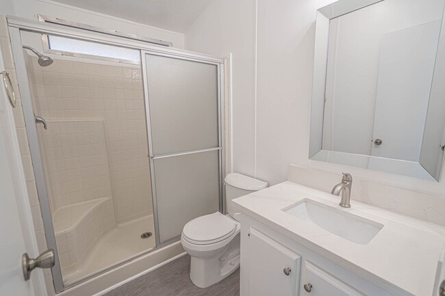 Building Photo - Charming 3-Bedroom Home with Remodeled Kitchen in Castaic!