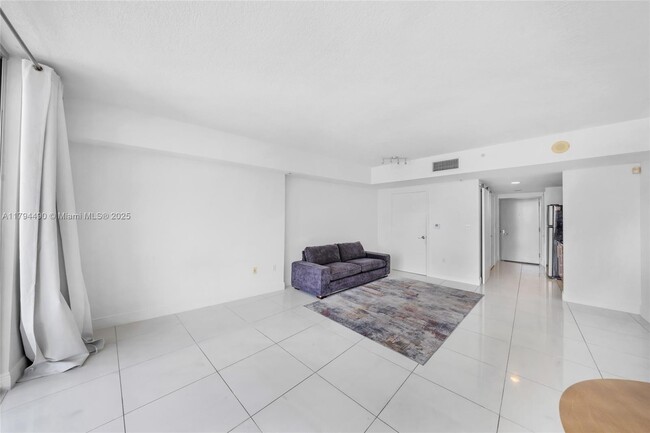 Building Photo - 1750 N Bayshore Dr