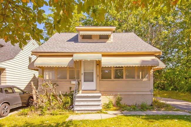 Building Photo - 2 BED 1 BATH SINGLE FAMILY HOME IN EUCLID!