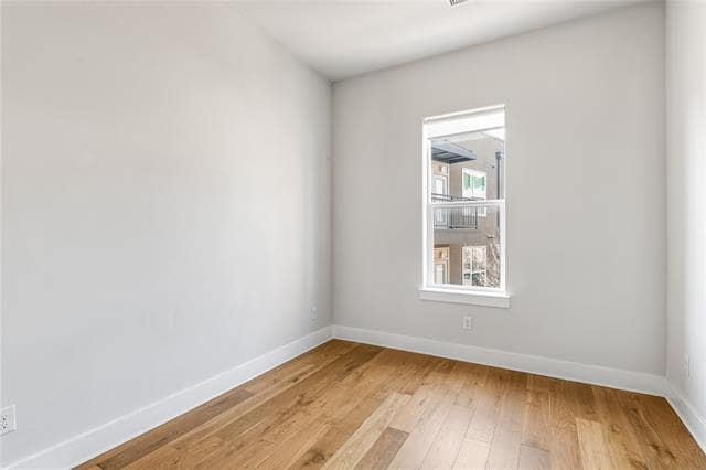 Building Photo - 381 E Greenbriar Ln