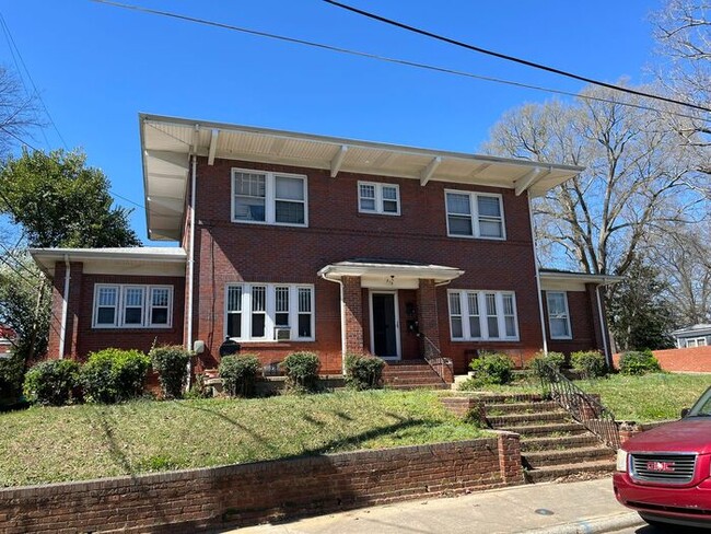 Building Photo - Quaint Apartment Downtown Albemarle