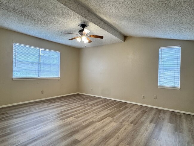 Building Photo - 4217 Aberdeen Dr