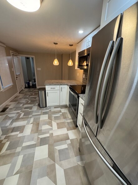 Building Photo - 554 Walnut St