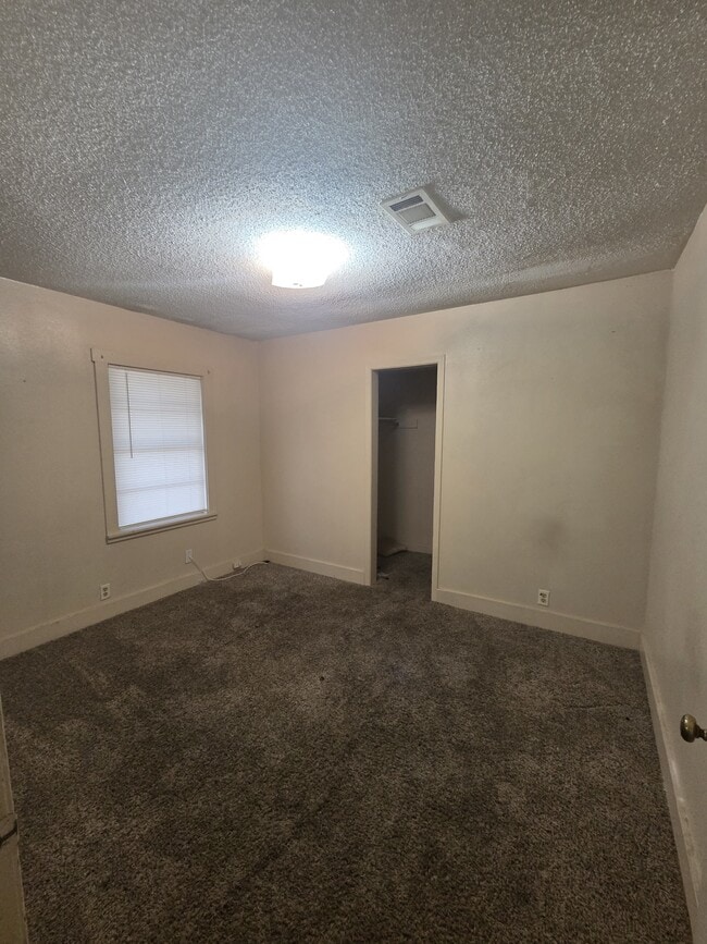 Building Photo - 403 W Dewey Ave