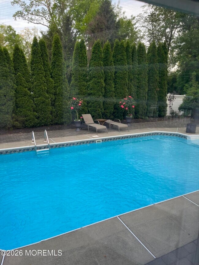 Building Photo - 96 Lakeshore Dr