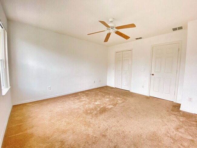 Building Photo - 1194 S Beach Cir