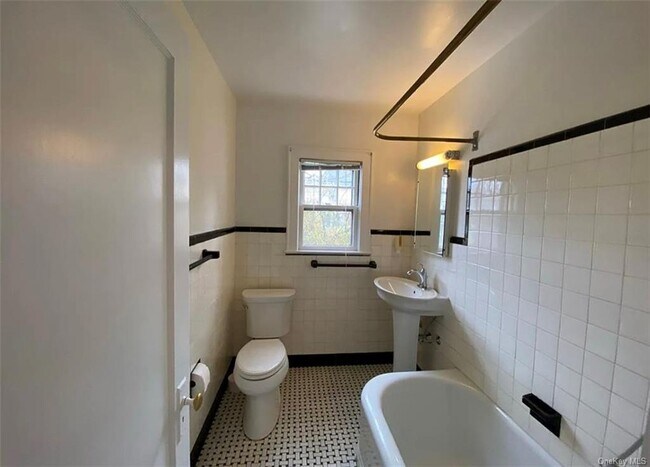 Building Photo - 79 Radnor Ave