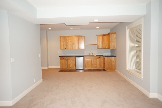 Building Photo - Spectacular NW Portland 4 bedroom with gue...