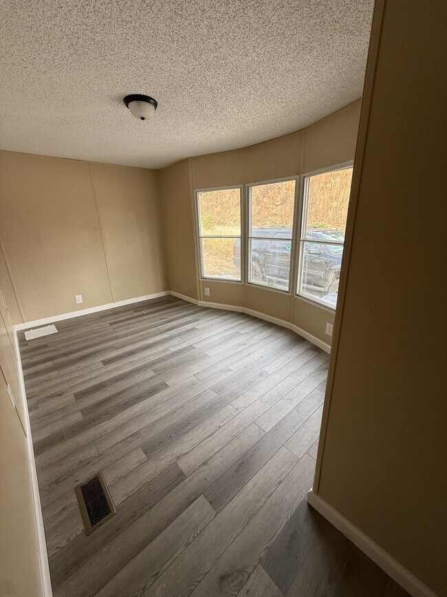 Building Photo - 738 Old Clemson Hwy