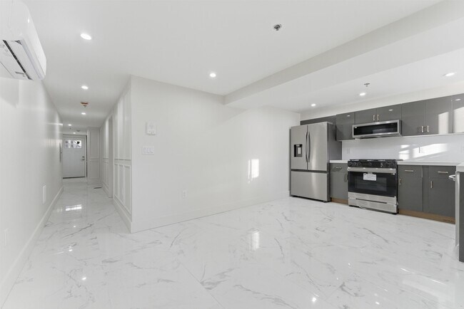 Building Photo - 821 18th St