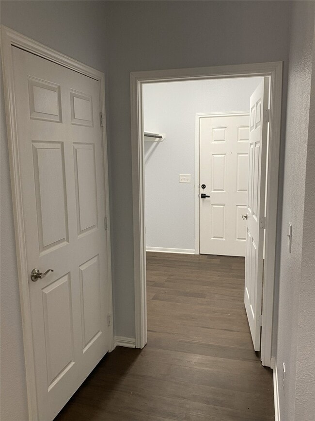 Building Photo - 3151 Roe Dr