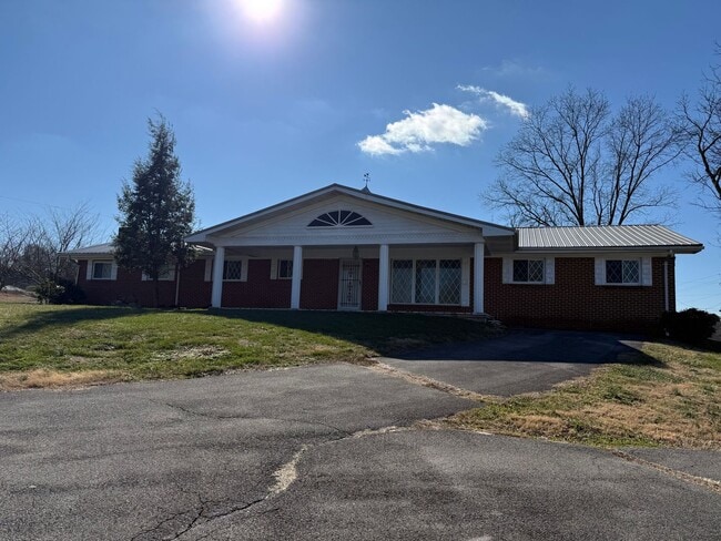 Building Photo - 2 Bedroom 1.5 Bath Home in Greeneville, TN