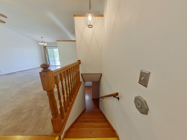 Building Photo - 3 Bedroom Home