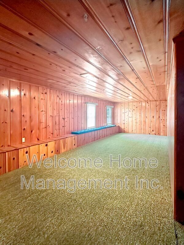 Building Photo - 1228 Sandelin Ave