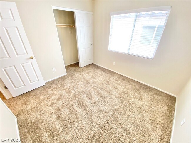 Building Photo - 1015 Maple Pines Ave