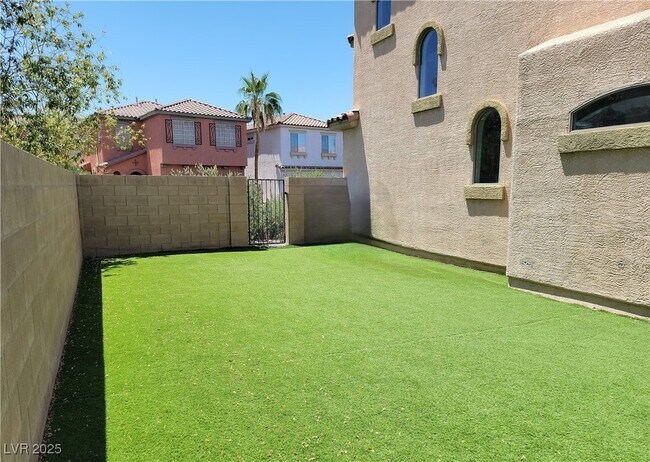 Building Photo - 778 Easter Lily Pl