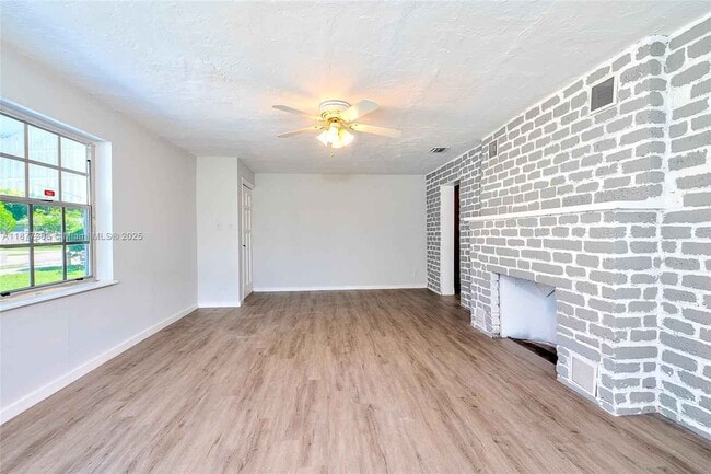 Building Photo - 6130 SW 32nd St