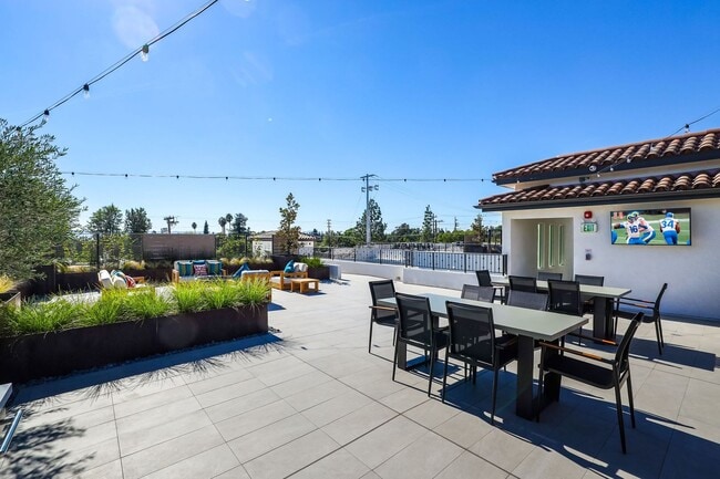 Building Photo - Unit Type: E1 | 1 Bed | 1 Bath