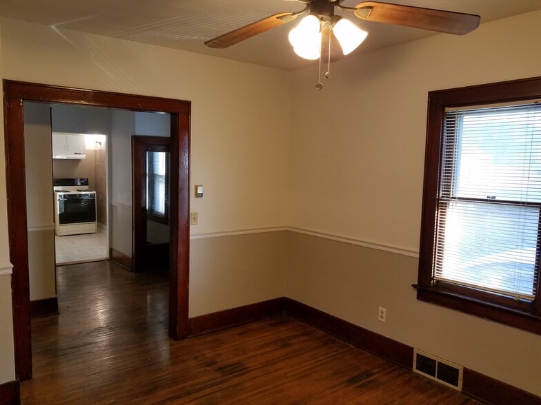 Living room - 114 Roser St