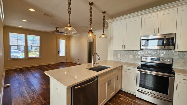 Building Photo - 35 Hatton Ct
