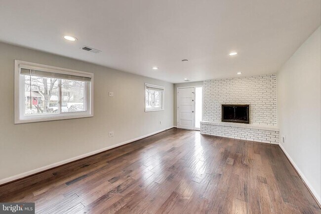Building Photo - 14316 Woodcrest Dr