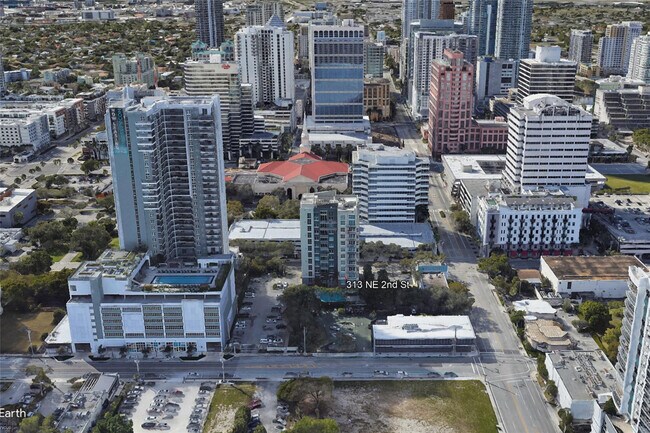 Building Photo - 313 NE 2nd St