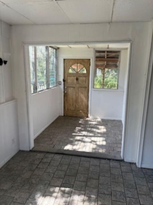 Building Photo - 3-Bedroom Home in Peaceful Malabar, FL