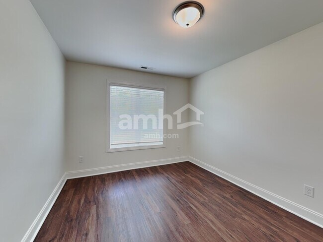 Building Photo - 112 White Ash Ln