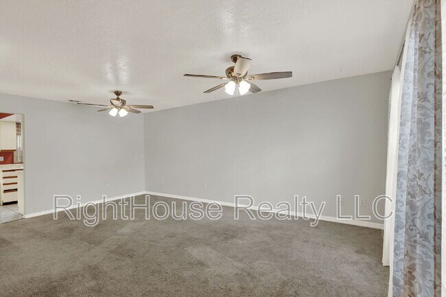 Building Photo - 3267 Forest Oaks Ct