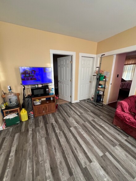 Building Photo - 193 Chatham St