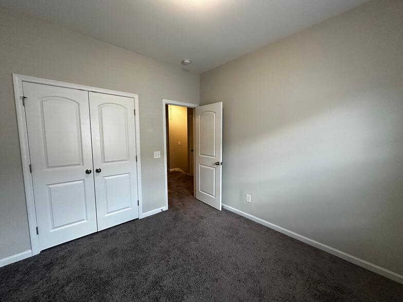 Building Photo - Room in Townhome on Whitby Moore St