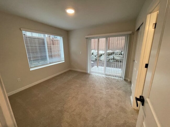 Building Photo - 4Bd/3.5Ba Snohomish Townhouse