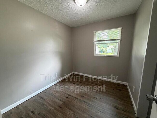Building Photo - 1113 Highmont Dr
