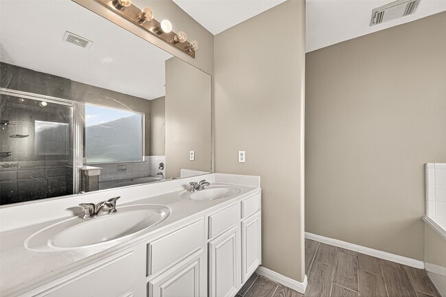 Building Photo - 17250 Cricketbriar Ct