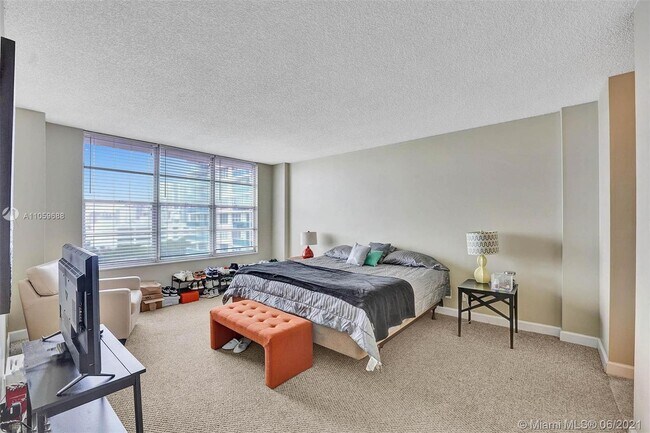 Building Photo - 3800 S Ocean Dr