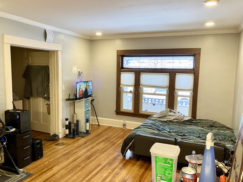 Building Photo - 67 Olcott Ave