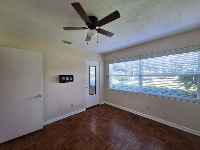 Building Photo - Stylish 4-Bedroom Belle Isle Retreat with ...
