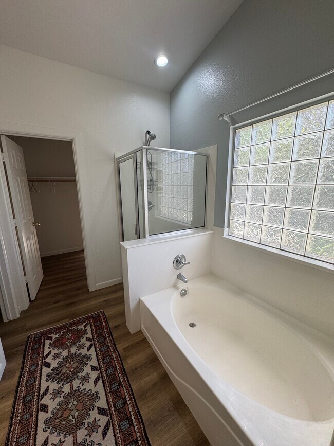 Building Photo - 8937 W Lone Cactus Dr