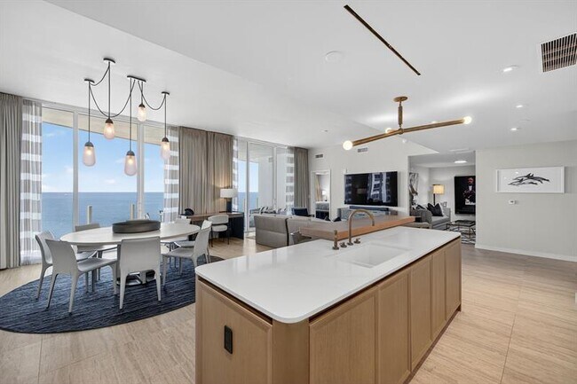 Building Photo - 525 N Fort Lauderdale Beach Blvd