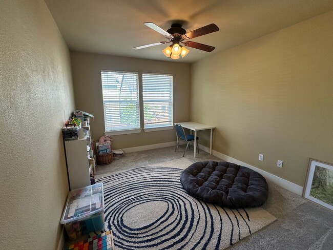 Building Photo - 4405 Cashmere Dr NE