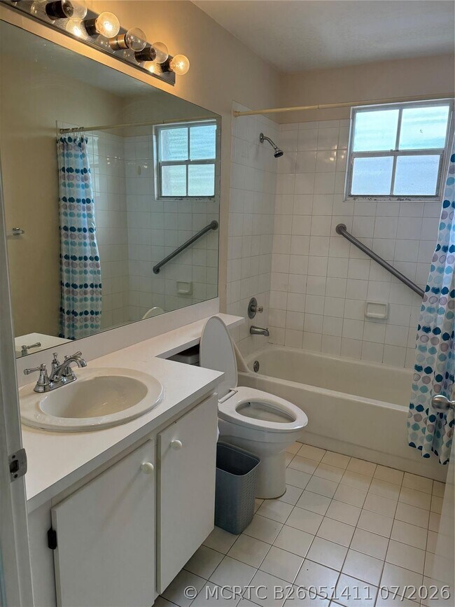 Building Photo - 4235 SW 72nd Way