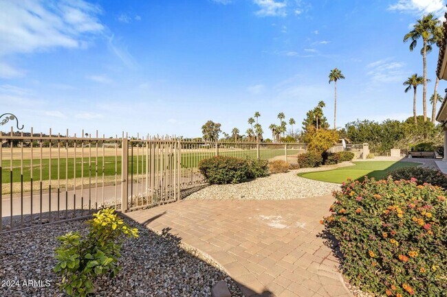 Building Photo - 14402 N Medinan Dr