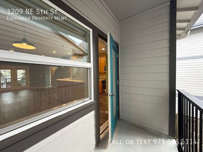 Building Photo - 1209 NE 5th St