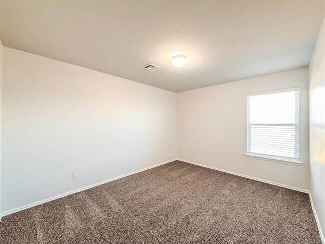 Building Photo - 3505 SE 94th St